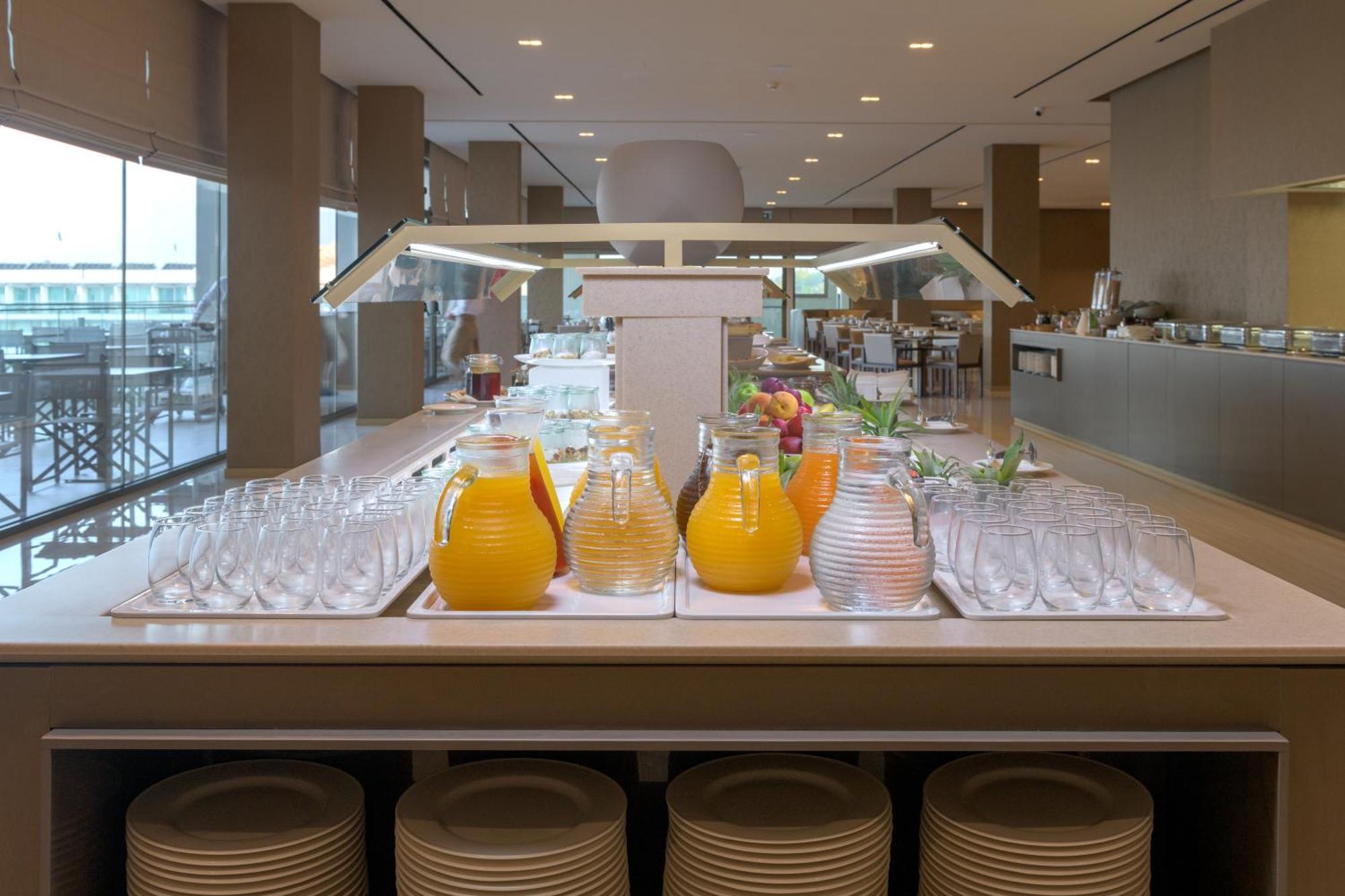圣纳帕 Amarande (Adults Only)酒店 外观 照片 A buffet at an airport lounge