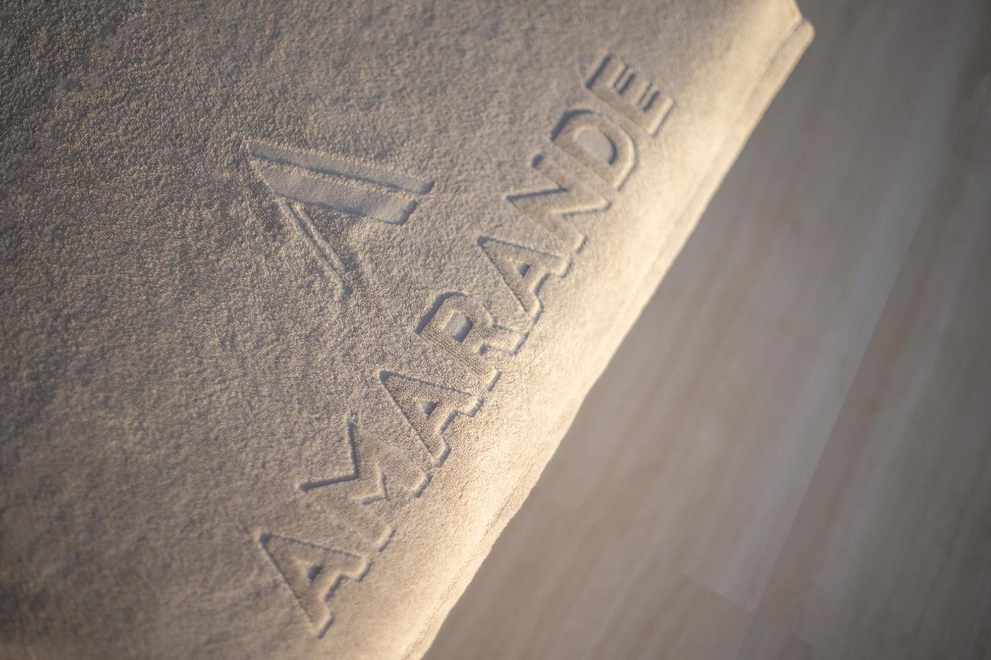 圣纳帕 Amarande (Adults Only)酒店 外观 照片 The name of the station engraved on a train carriage
